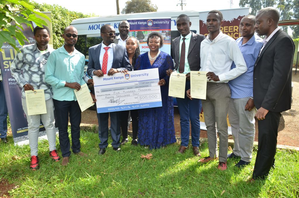 Mama care founder,Gathoni wa Muchomba,receives a donation of kshs 500,000 from Mku fraternity.