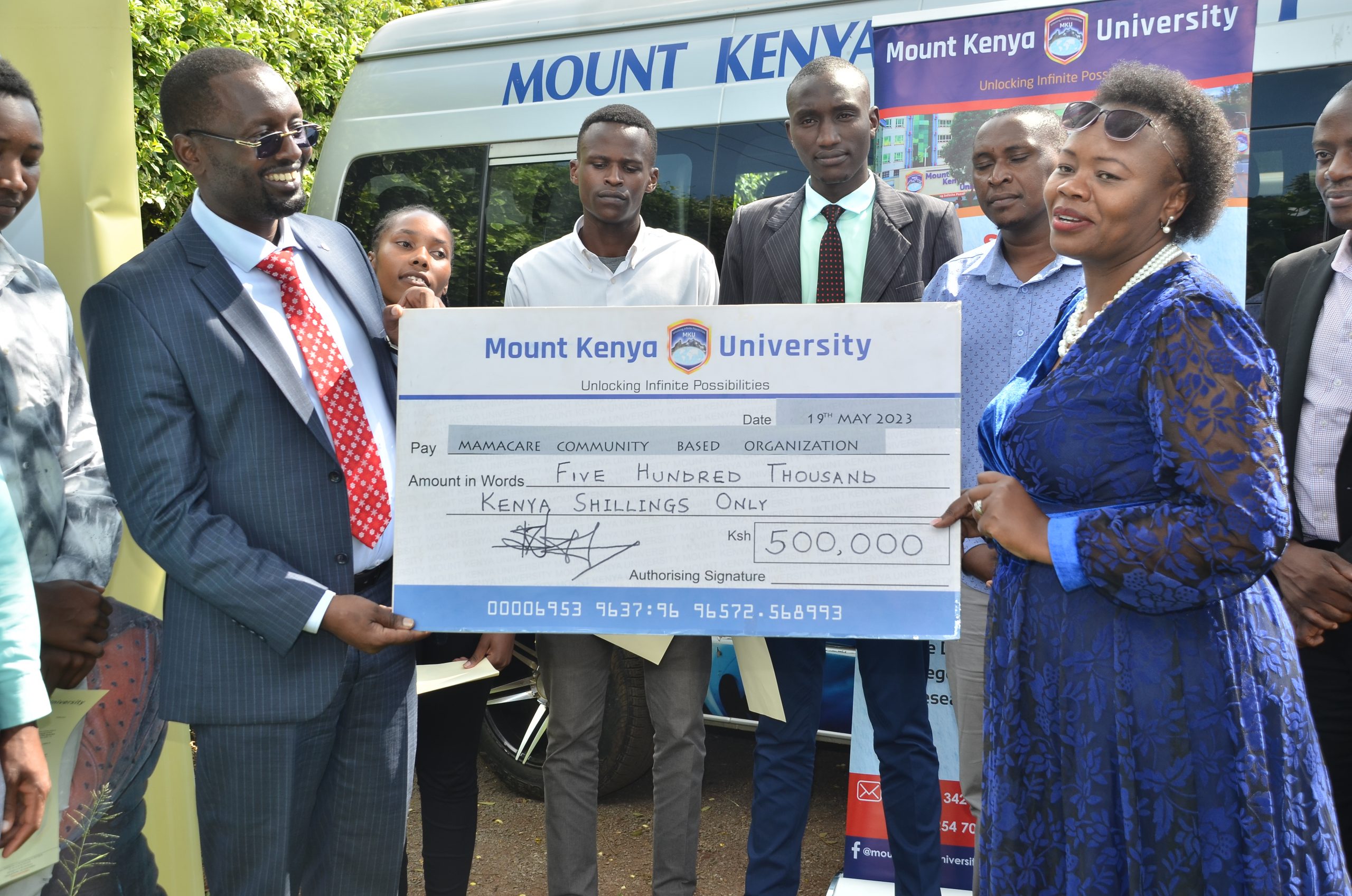 Mama care founder,Gathoni wa Muchomba,receives a donation of kshs 500,000 from Mku fraternity.